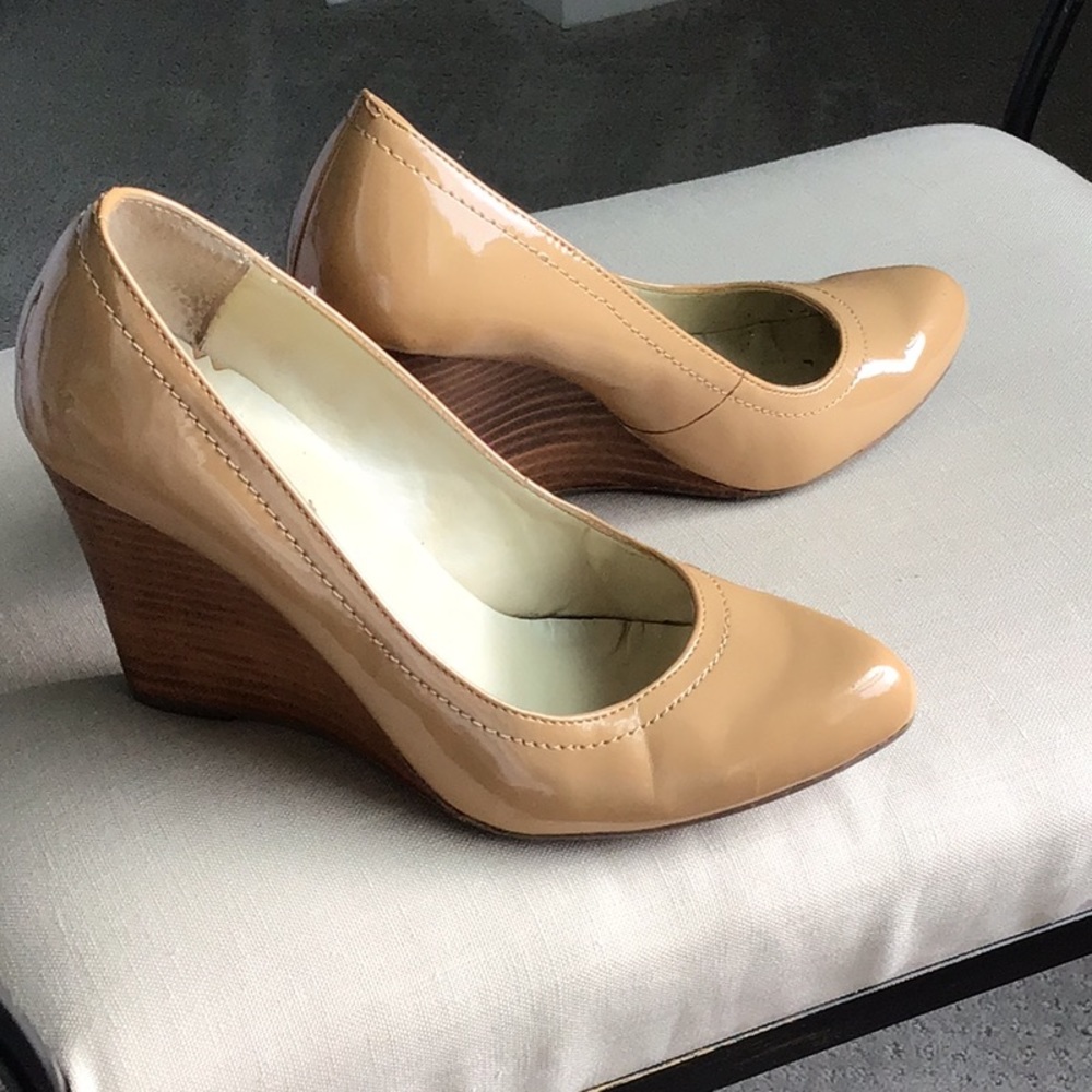 MAX STUDIO TAN WEDGE
